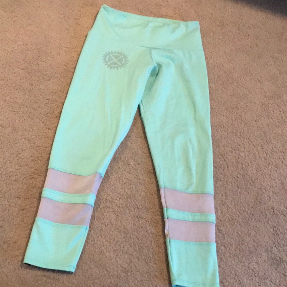 Onzie Sea-foam Green Leggings w/ cycle detail